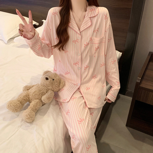 Pijama de Mujer con Estampado de Rayas, Tela de Seda de Leche Arrugada, Diseño Casual con Logotipo Frontal, Nueva Moda de Primavera, Cómodo para Dormir - Product Image 4