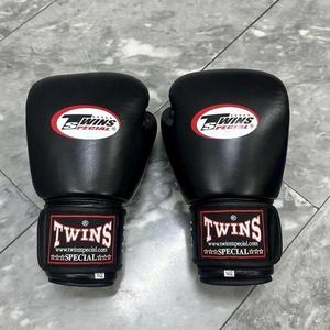 ถุงมือชกมวยไทยมืออาชีพขายดีอันดับต้นๆ สำหรับฝึกซ้อมคิกบ็อกซิ่ง ศิลปะการต่อสู้ หนังแท้ MMA ปรับแต่งได้ - Product Image 5