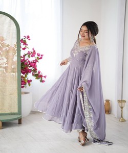 ชุดคุर्ติงานปักลายดอกไม้สีรุ้งสไตล์หรูหรา ผ้าฝ้ายสีลาเวนเดอร์ สำหรับงานเทศกาล ราคาขายส่ง - Product Image 4
