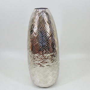 Jarrón de Mesa Art Deco de Aluminio de Primera Calidad para Flores Frescas y Artificiales, Decoración para el Hogar y Diwali - Product Image 2