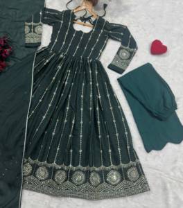 Ensemble de robe Anarkali vert foncé très demandé, avec dupatta brodée de sequins, richement orné de sequins et de broderies multithreads. - Product Image 6