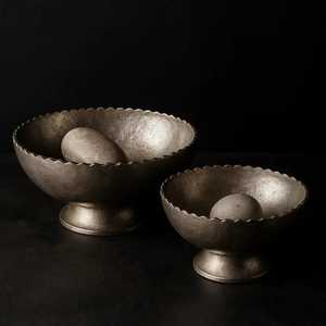 Bols en métal faits à la main, écologiques et durables, avec bord festonné, design Wabi-Sabi, pour servir avec style lors de mariages et offrir en cadeau - Product Image 1