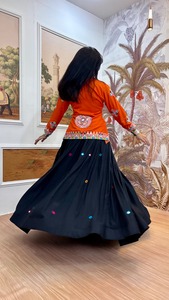 Ensemble décontracté pour femme : veste orange à séchage rapide en coton brodé style indien traditionnel et jupe longue noire - Product Image 6