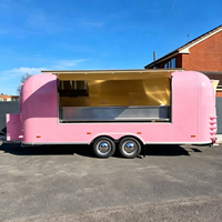 Roze Streetfood-trailer met groot serveervenster, espresso, softijs, fruitthee, op maat gemaakte apparatuur voor de VS en Europa