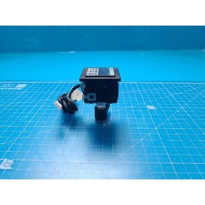 Sensor de Presión Digital SUNX DP2-22 Usado Como Pieza de Repuesto para Equipos Semiconductores Legacy - Product Image 1
