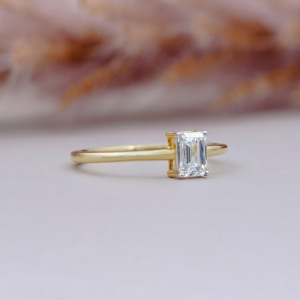 Anillo de compromiso clásico con diamante de corte esmeralda en oro amarillo certificado, anillo solitario, joyería de diamantes de lujo para mujer - Product Image 3