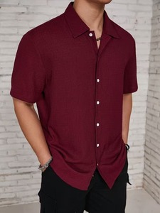 เสื้อเชิ้ตแขนสั้นผู้ชาย ระบายอากาศได้ดี เนื้อผ้ามีเท็กซ์เจอร์ คอปกคิวบา สไตล์ลำลอง ใส่ได้ในฤดูร้อน ติดกระดุม แฟชั่นสตรีทแวร์ รับผลิตแบบ OEM ตามสั่ง - Product Image 2