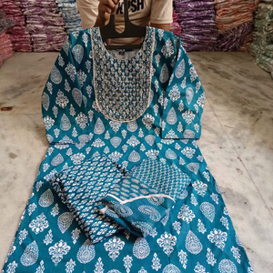 เสื้อผู้หญิงลำลองแบบยาว ผ้าฝ้ายออร์แกนิก พิมพ์ลายดอกไม้ ชุดคุรติ 3 ชิ้น กางเกงและผ้าคลุมไหล่ |   คอวี |   ไซส์ใหญ่พิเศษ (M-3xl) | งานปักผ้า - Product Image 1