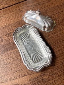 Plateau à beurre réutilisable en métal, qualité supérieure, compatible avec les aliments, avec couvercle à bouton doré, vaisselle, décoration de table - Product Image 6