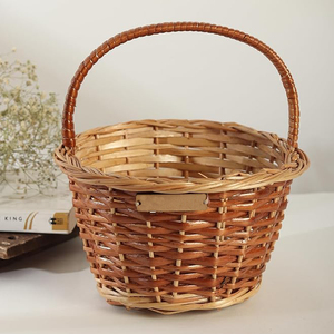 Panier de rangement suspendu en rotin tressé à prix raisonnable, panier de service pour fruits, design attrayant, décoration de table, cuisine - Product Image 1