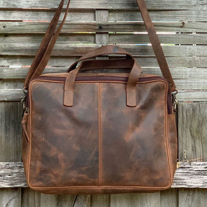Sacs pour ordinateur portable en cuir au design unique, résistants au vent et multifonctionnels pour la saison hivernale en extérieur, avec emballage personnalisé - Product Image 3