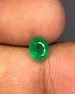 มรกตสีเขียวเข้มธรรมชาติทรงรีเหลี่ยมเพชรพลอยขนาด 5.40x4.60 มม. - Product Image 1