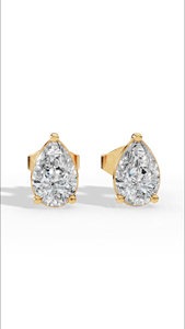 Boucles d'oreilles clous solitaires en diamant de laboratoire taille poire à trois griffes allongées et fluides, en or 14K, bijoux fins de luxe, fournisseur en gros - Product Image 5