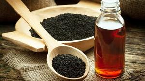 Huile de Nigelle Indienne Naturelle pour la Croissance Capillaire, Hydratation du Cuir Chevelu, Repousse des Cheveux, Cheveux Sains, Exportation en Gros de l'Inde à Bas Prix - Product Image 3