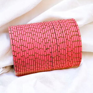 ชุดกำไลกำมะหยี่สีเขียวมรกตและสีแดงเลือดหมูแบบดั้งเดิม ประดับด้วยเหรียญอัฟกันแท้และงานตกแต่งกระจกเงิน - Product Image 4