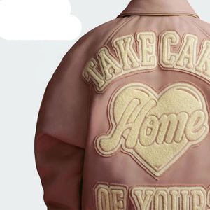 Fabricants de vêtements sur mesure, veste de baseball en cuir de vache personnalisée avec broderie sur le devant, style streetwear pour hommes - Product Image 3