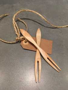 Ensemble d'ustensiles de cuisine en bois faits à la main et écologiques avec cuillère à salade et cuillère ajourée - Product Image 6