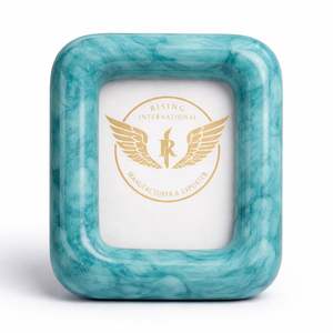 Cadres photo carrés en résine blanche très demandés – Fournisseur de cadres photo décoratifs en résine naturelle en gros pour la maison et le bureau - Product Image 4