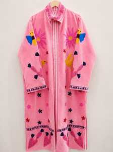 Veste longue en velours rose brodée de fleurs et d'oiseaux, style bohème chic, pour femme, manteau d'hiver très remarquable - Product Image 5