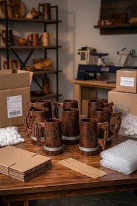 Jarra de Cerveza de Madera Hecha a Mano de Lujo, Estilo Vikingo Rústico, Jarra de Madera Natural Sólida, Taza de Café Clásica para Uso Doméstico - Product Image 4