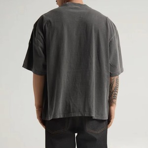 เสื้อยืดโอเวอร์ไซส์สีดำสำหรับผู้ชาย คอกลม แขนสั้น ผ้าฝ้ายเนื้อเจอร์ซีย์ สวมใส่สบาย สีพื้น - Product Image 6