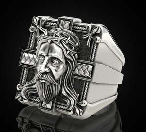 Anillo de Plata de Ley 925 con Rostro de Jesús y Cruz, Diseño Ancho y Robusto, Joyería Cristiana - Product Image 1