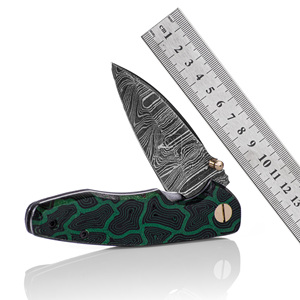 Couteau pliant en acier Damas personnalisé en gros, 18,5 cm, manche en Micarta anti-traces, couteau de poche OEM, outil de camping, étui en cuir - Product Image 1