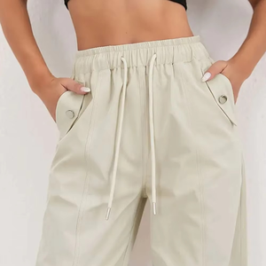 Jean cargo noir délavé multi-poches taille mi-haute de qualité supérieure pour femme – Pantalon cargo imperméable et respirant pour l'hiver - Product Image 2