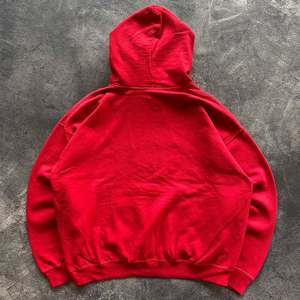 Sudadera con Capucha Moderna Personalizada con Gráficos para Hombre, Estilo Urbano Holgado y Desgastado, Sudadera Roja Gruesa de los Ohio State de Columbus para Hombre - Product Image 3