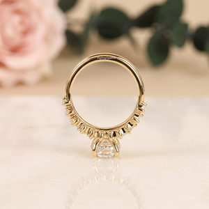 Bague de fiançailles en moissanite taille ovale avec sertissage à griffes en argent sterling plaqué or, alliance empilable pour femme - Product Image 3