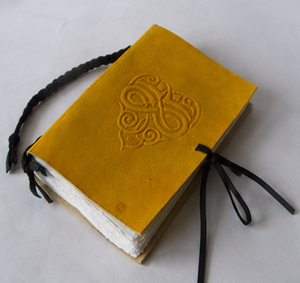 Diario de Cuero Genuino, Cuaderno Hecho a Mano con Grabado en Relieve, Cuaderno de Bocetos de Estilo Antiguo, Diario de Viaje, Regalo Estilo Boho - Product Image 1