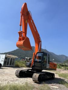 รถขุดไฮดรอลิกแบบล้อ Hitachi ZX240-3 มือสอง ปี 2023 สภาพ 95% ใหม่ ใช้งานน้อย เครื่องยนต์ 125 กิโลวัตต์ กำลัง 23 ตัน ขนาด 1.2 เมตร - Product Image 4