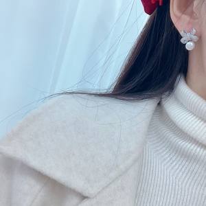 New Fashionable Retro Stud Earrings Elegant Butterfly Knot with Pearls Exquisite Design <b>Inspired</b> by Internet Celebrities - Product Image 4