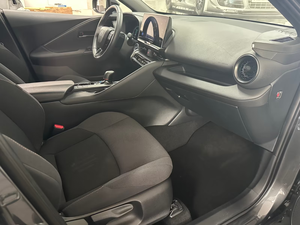 Toyota C-HR Hybride FWD Team Deutschland, SUV compact hybride, transmission automatique, véhicule crossover économe en carburant - Product Image 6