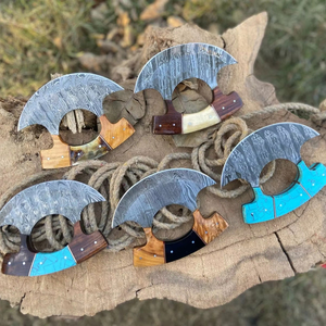 Cuchillo ULU de Alaska hecho en acero de Damasco con funda de cuero, ideal para picar y cortar. - Product Image 1