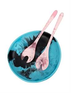 Cuenco decorativo de resina con juego de cucharas para decoración de interiores, que agrega expresión artística y utilidad práctica. - Product Image 2