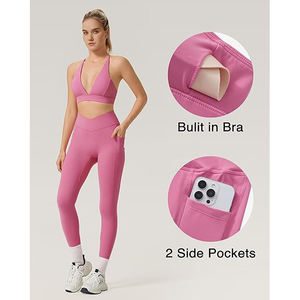 Conjunto de Yoga para Mujer en Tonos Verde Bosque y Rojo Frambuesa, Bra Deportivo y Leggings de Cintura Alta, Colores Profundos Inspirados en la Naturaleza, Nailon y Spandex - Product Image 2