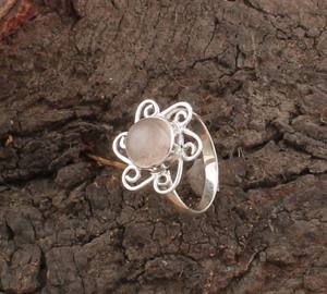 Anillo de Compromiso Minimalista de Plata de Ley 925 con Engaste de Cuarzo Rosa, Piedra Rosa Pequeña, para Ella, para Fiestas, Apilable - Product Image 5