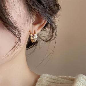 Boucles d'oreilles clous de luxe en argent 925, moissanite taille marquise, forme fleur, plaqué argent, unisexe, bijoux minimalistes pour fiançailles et soirées - Product Image 3
