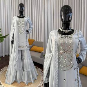 Traje Sharara Rojo de Chinnon Faux Georgette Pesado de Ramdev Trading con Bordado Plateado, Estilo Bollywood para Novias y Fiestas, Diseño de 3 Piezas - Product Image 2