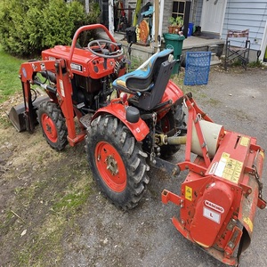 Tractor de Jardín de Alta Calidad Kubota B7000, Mini Tractor de 2 Ruedas Motrices, Tractor Utilitario Compacto para Jardín, Tractor Pequeño Confiable para Granjas - Product Image 1