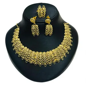 Conjunto de Collar y Pendientes de Cadena con Caja de Flores y Dijes de Latón Bañado en Oro - Estilo Clásico, Talla Única para Bodas y Uso Diario de Mujer - Product Image 1