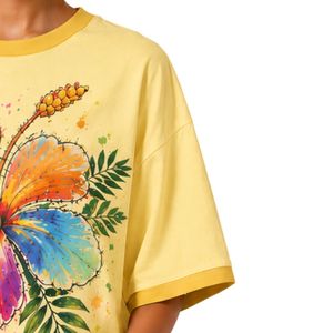 เสื้อยืดโอเวอร์ไซส์สีเหลืองพาสเทลสำหรับผู้หญิง พิมพ์ลายดอกชบาสีสันสดใส เสื้อยืดลำลองผ้าฝ้ายสำหรับฤดูร้อน รับผลิตตามสั่ง (OEM) ขายส่ง - Product Image 4