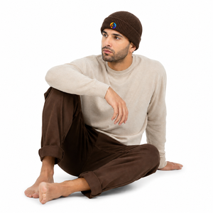 Gorro de punto para hombre diseñado con tejido suave, ajuste cómodo, cobertura cálida y textura acanalada para atuendos casuales de invierno y actividades al aire libre. - Product Image 6