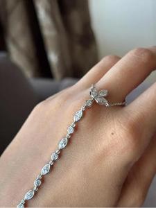 Pulsera de cadena de mano con diamantes de formas variadas, Pulsera esclava con racimo de diamantes marquise y redondos, Cadena de anillo de dedo delicada, Pieza llamativa para novias - Product Image 2