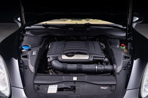 Porsche Cayenne 2011 - Product Image 4
