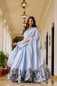 Ensemble Salwar pour femme en soie Chinon brodée, style Anarkali, avec Dupatta à bordure de perles et Patta en toile à grande évasement, cousu - Product Image 6