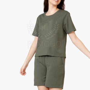 Ensemble d'été deux pièces personnalisé imprimé, respirant, en coton/polyester, t-shirt à manches courtes et short, col rond, tenue décontractée - Product Image 1