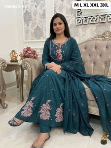 Colección Premium de Algodón Puro con Bordado Multihilo, Conjunto Anarkali Kurti-Pantalón-Dupatta, Proveedor de la India - Product Image 6