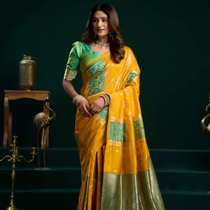 Lancement du Saree Traditionnel Léger en Soie Banarasi Tissé à la Main pour Mariée – Fournisseur Indien Disponible à Prix de Gros - Product Image 1